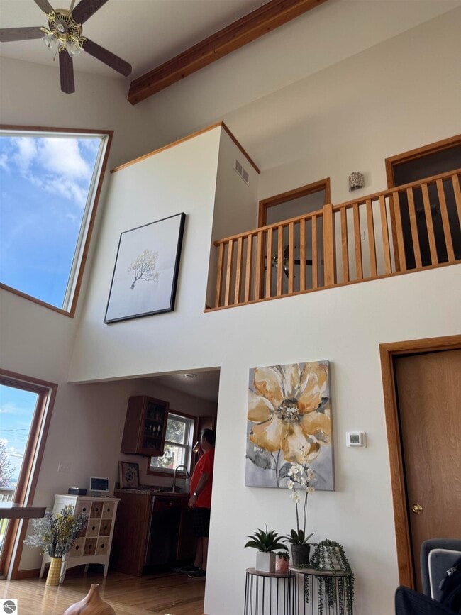 Building Photo - 302 S Lake Dr