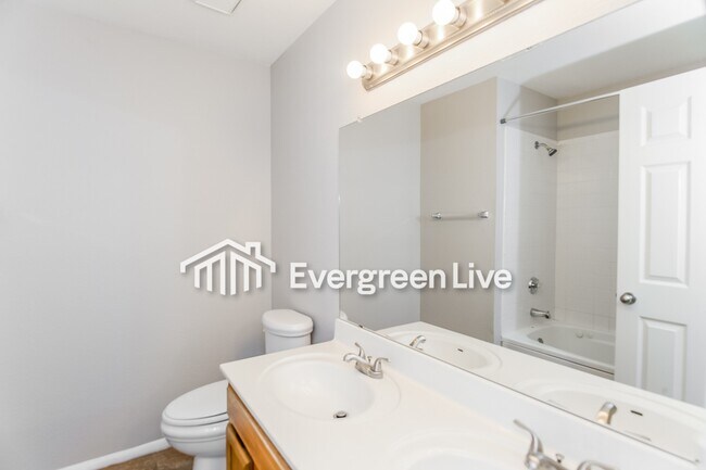 Building Photo - 5913 E Ellis St