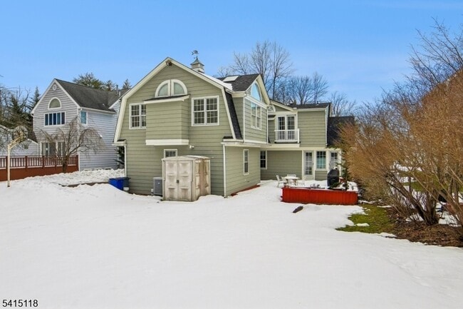 Building Photo - 10 Great Hills Terrace