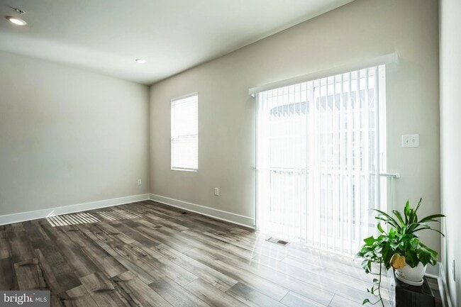 Building Photo - 4165 Brodie Pl