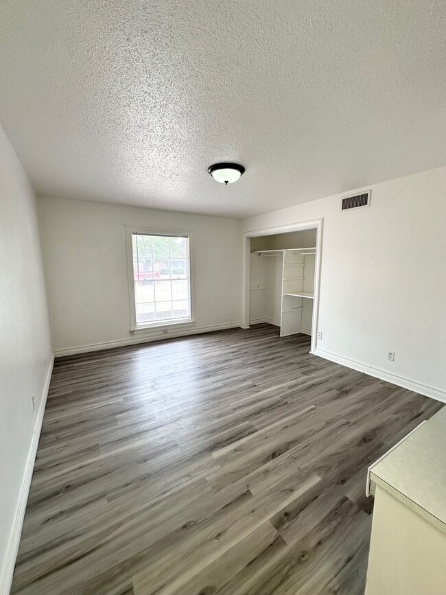 Building Photo - 3 Bed 2 Bath Located In The Heart Of Midland
