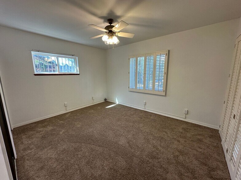 Building Photo - 2233 E Seneca St