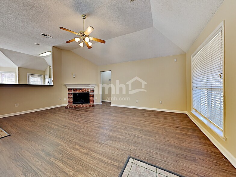 Building Photo - 11215 Wolf Woods Dr