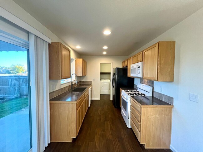 Building Photo - 3115 Swan Point Dr