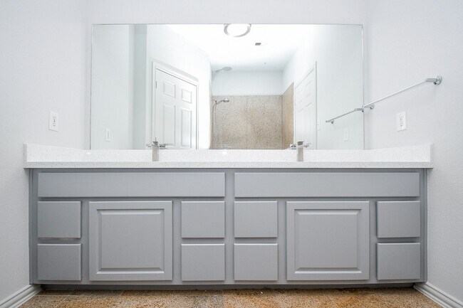 Building Photo - 9400 Bellaire Blvd