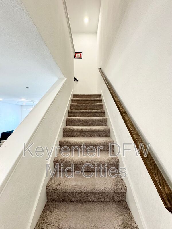 Building Photo - 9927 Tolbert St