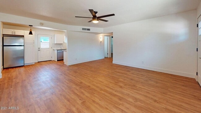 Building Photo - Remodeled 2 bedroom 1 bath!