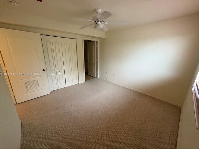 Building Photo - 357 N Royal Poinciana Blvd