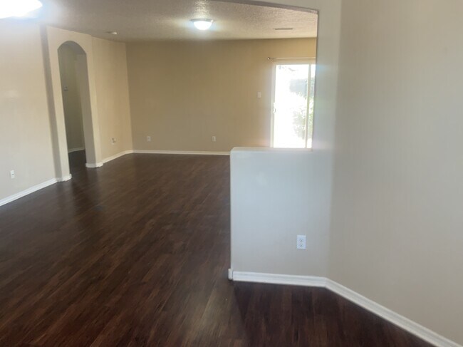 Building Photo - 3744 Lonesome Ridge St NE