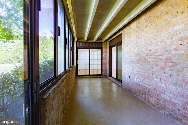 Building Photo - 1 Stonehenge Cir