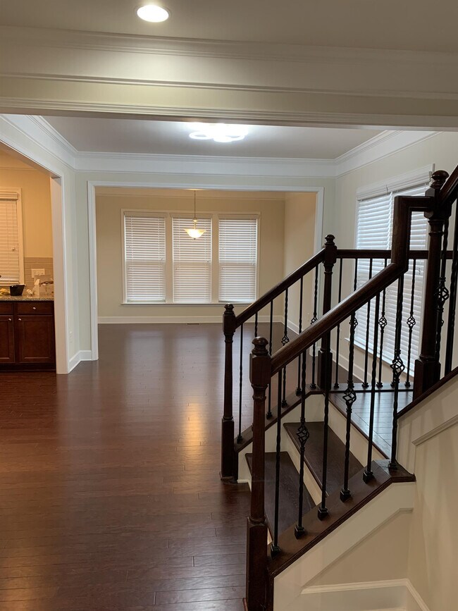 Building Photo - 2562 Sibley Dr