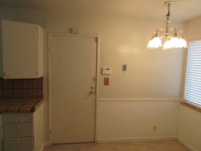 Building Photo - Comfortable Foothill Farms Home near schools, parks, theater and Hwy 80.