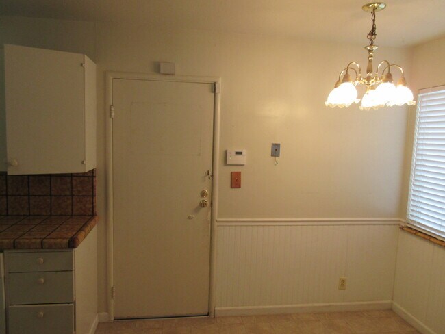 Building Photo - Comfortable  Foothill Farms Home near schools, parks, theatre, and Hwy 80.
