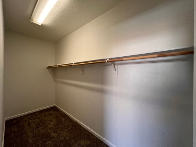 Building Photo - Single-level 3 bedroom, 2-bathroom home in Dayton, NV