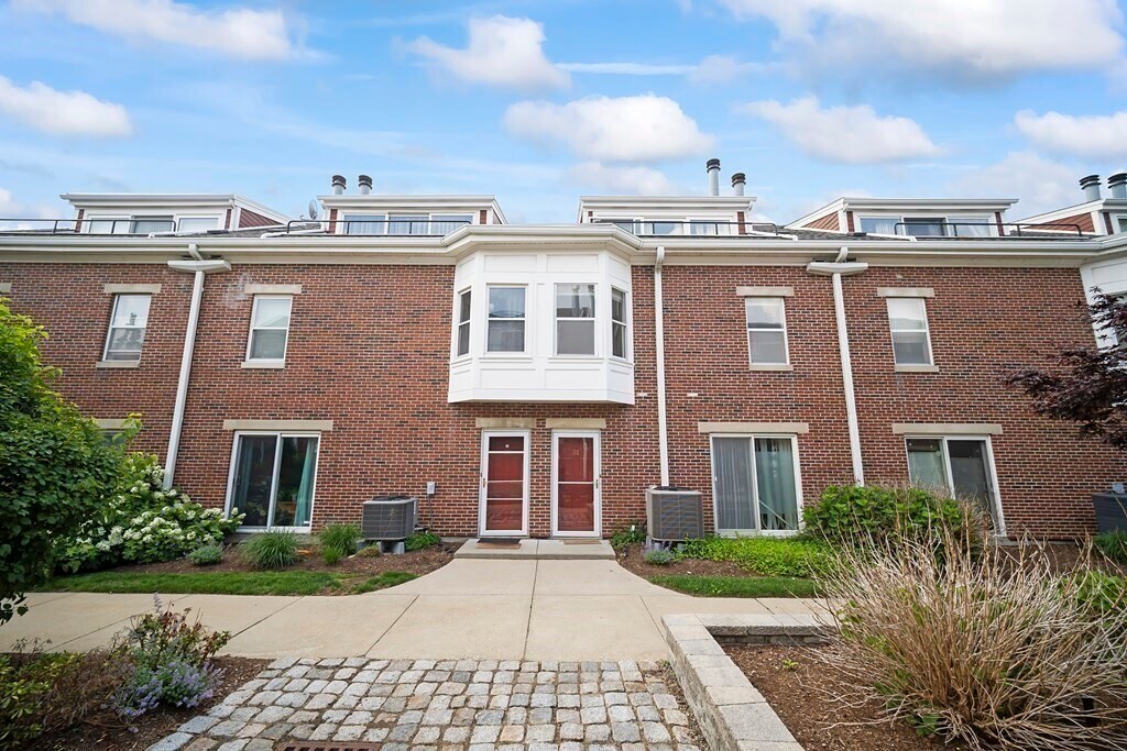 Building Photo - 148 Quincy Shore Dr