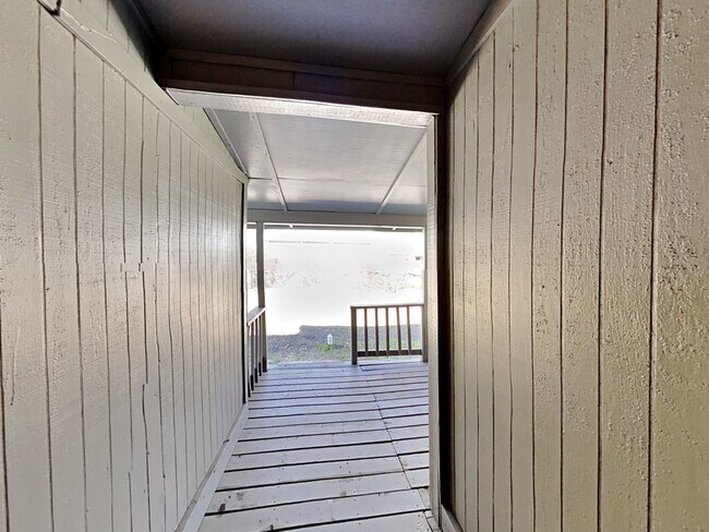 Building Photo - 1611 La Manda Blvd