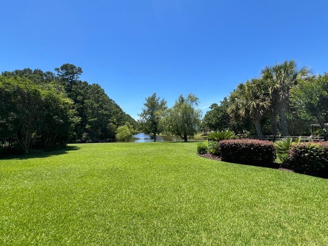 Building Photo - 1513 Clarendon Way