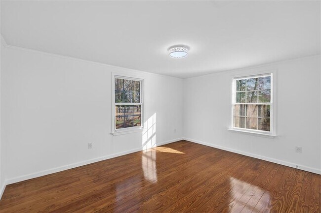 Building Photo - 240 E 5th Ave