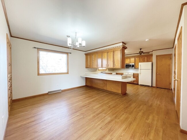Building Photo - 1718 1st St SE