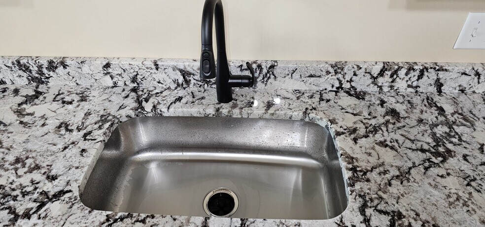 Building Photo - 5113 Minuteman Ln