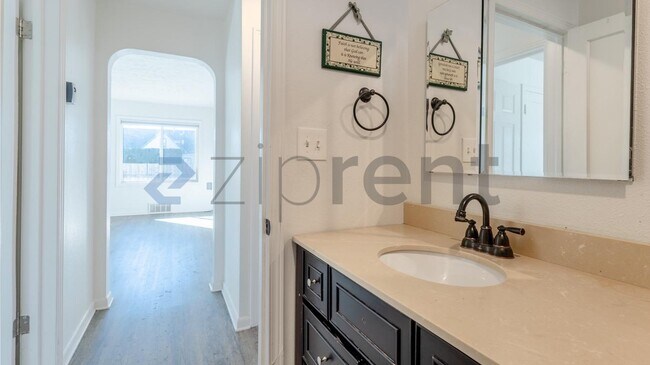 Building Photo - 503 E Montgomery Ave