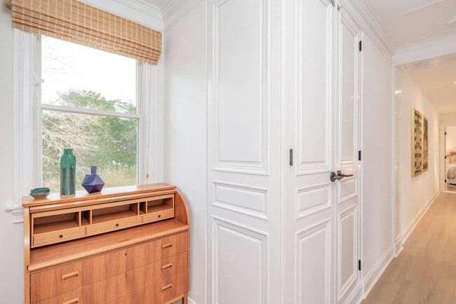 Building Photo - 15 S Hill St