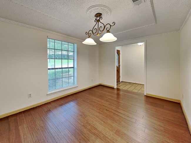 Building Photo - 205 Woodpark Ln