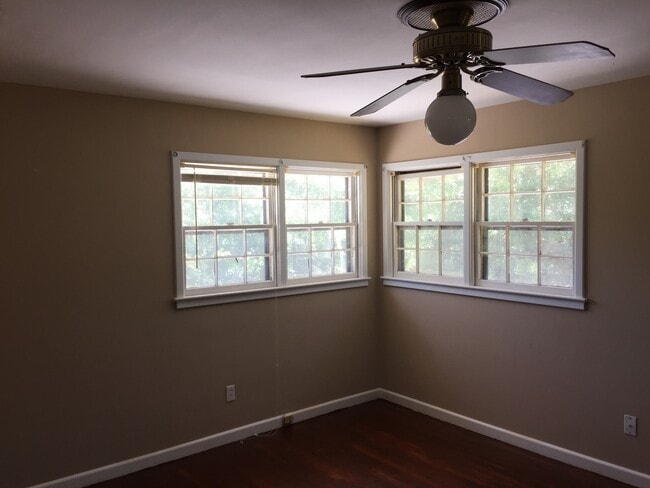 Building Photo - **AVAILABLE NOW**Near Ft. Benning. Columbus, GA  Bedroom 4 / 1 Full Bathroom & 2 Half Bathroom Ho...