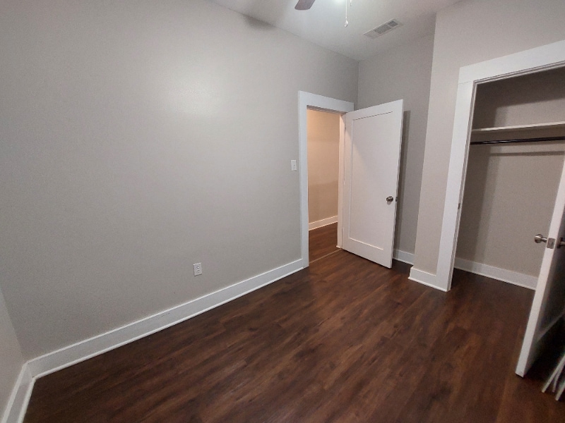 Building Photo - 2413 Painters St