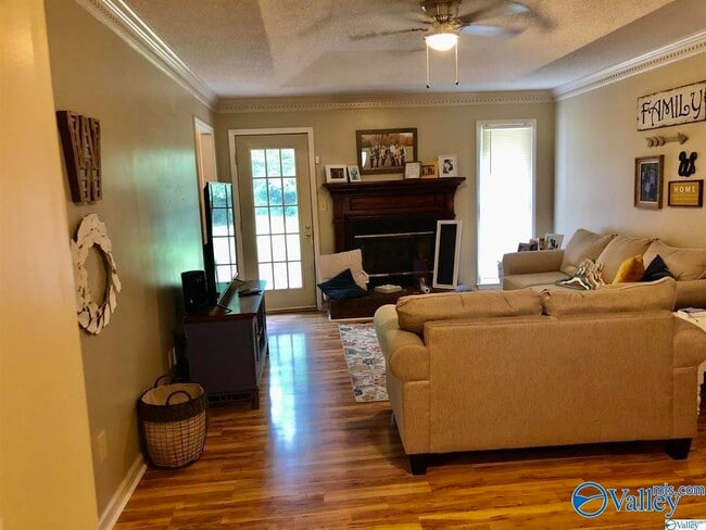 Building Photo - 348 Ariel Dr