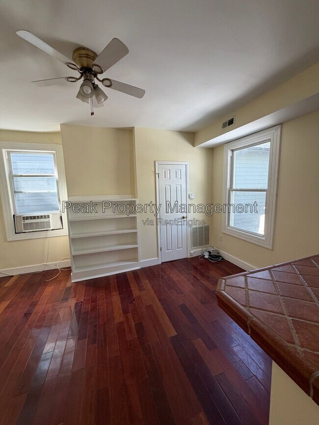 Building Photo - 3120 Parkwood Ave