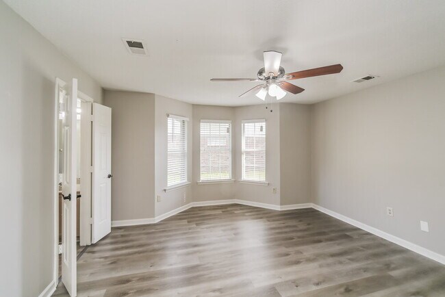 Building Photo - 4880 Briona St