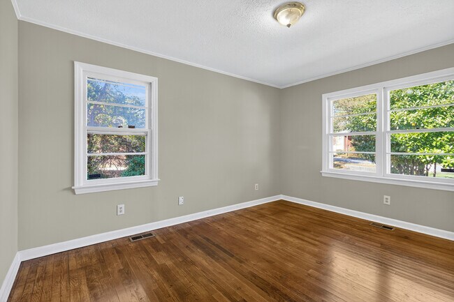 Building Photo - 1311 Beaufort St