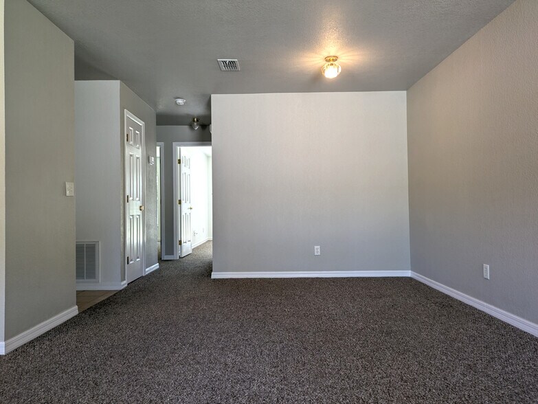 Dining Area - 1151 N Lion Cub Pt
