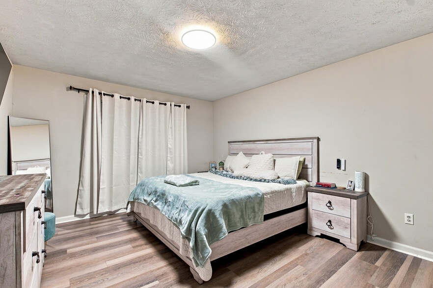 Master Bedroom - 6425 Pinebark Way