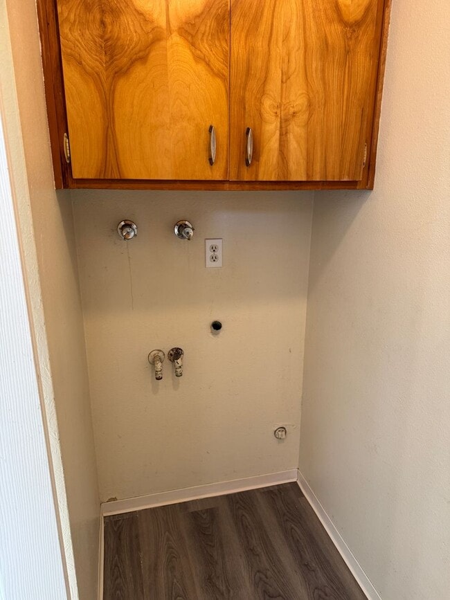 Building Photo - Updated 4 bedroom 1 bathroom house in Eugene!