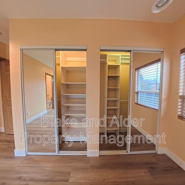 Building Photo - 720 Portland Ave