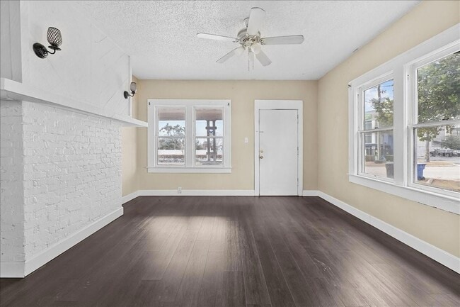 Building Photo - 1703 7th Ave N