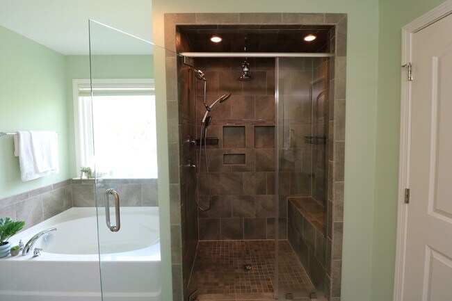 Building Photo - 4515 Wedge Dr