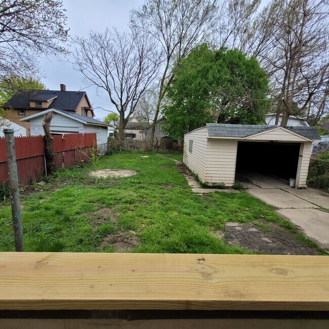 Building Photo - Single Family Home 3 beds 1 bath FOR RENT!