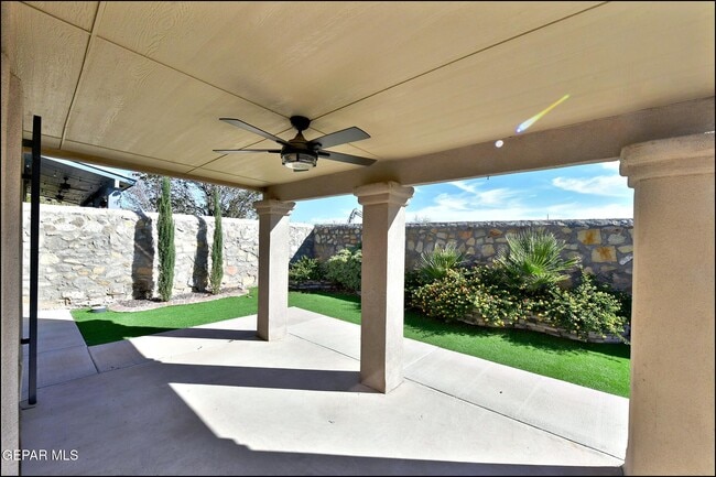 Building Photo - 1416 Stone Canyon Way