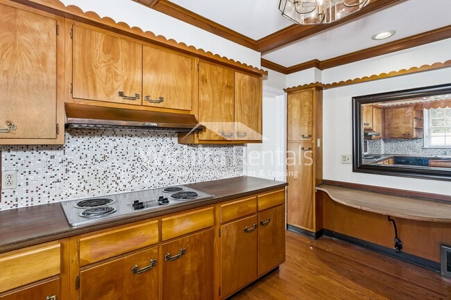 Building Photo - Large 3 bed 2 bath North Riverside Home