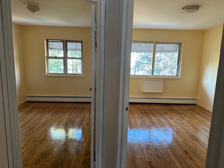 Building Photo - 715 Saint Lawrence Ave