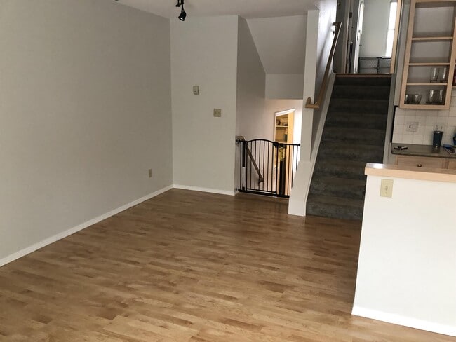 Building Photo - 2247 Villa Rosa Dr