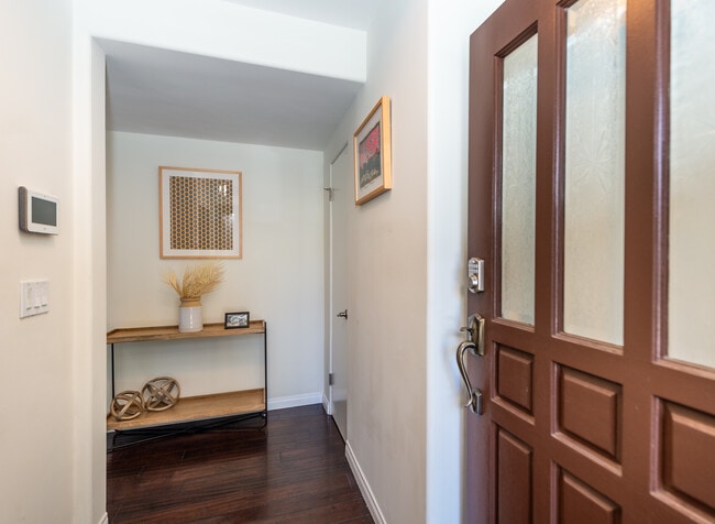 Building Photo - 1850 San Jacinto St