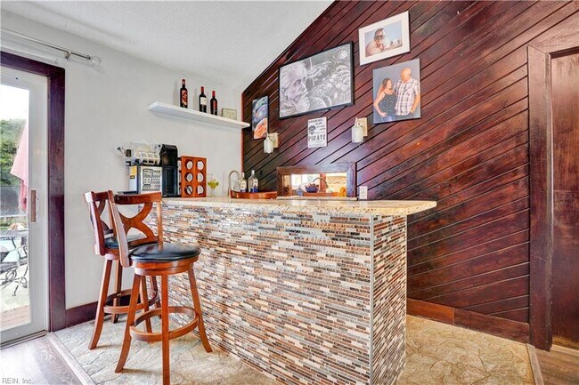 Building Photo - 1780 Valhalla Arch