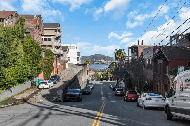 Building Photo - 2355 Leavenworth