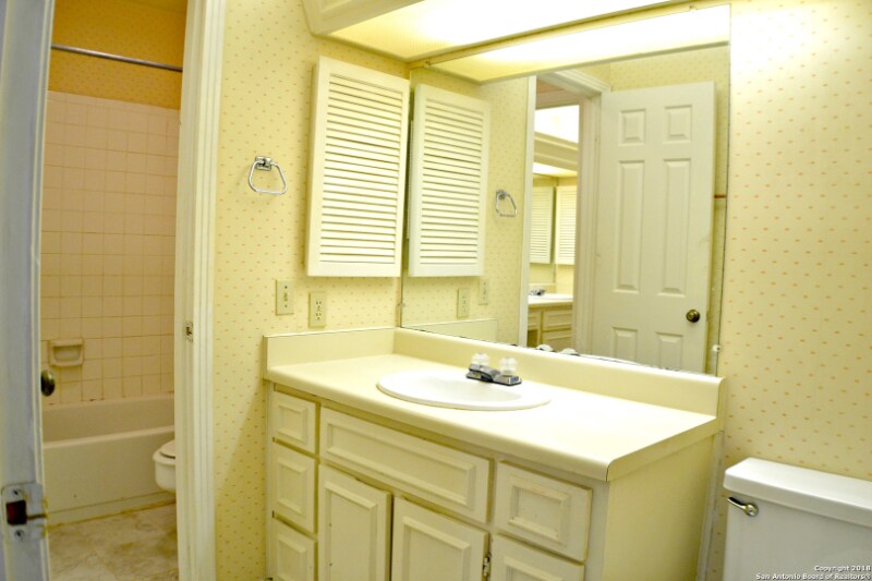 Building Photo - 165 W Rampart Dr