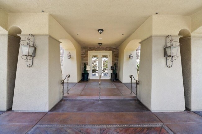 Building Photo - East Roseville - Gated Phoenician - Great ...