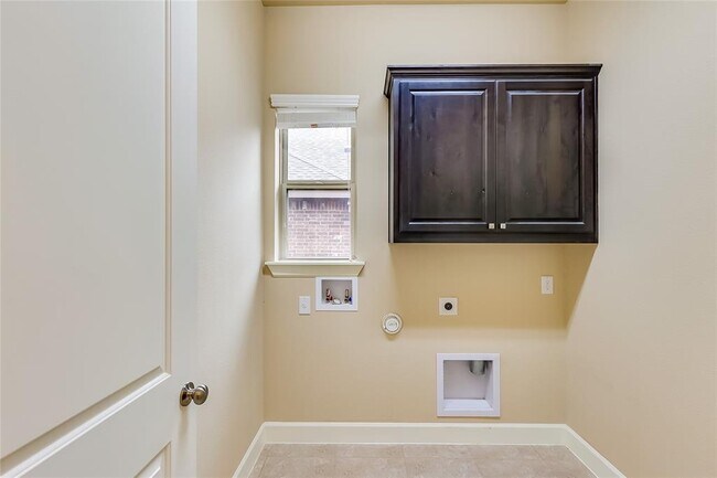 Building Photo - 152 Fort Cobb Way